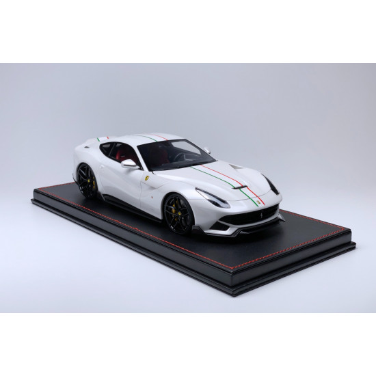 Runner 1/18 Ferrari F12 DMC Runner 1/18 Ferrari F12 DMC