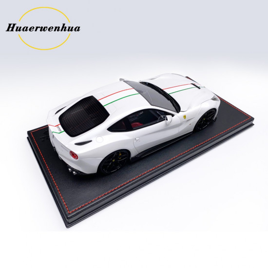 Runner 1/18 Ferrari F12 DMC Runner 1/18 Ferrari F12 DMC