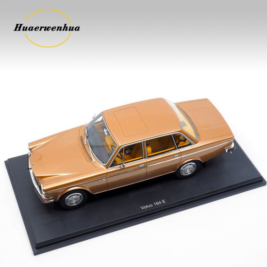 DNA1:18 Volvo 164E