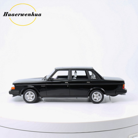 DNA1:18 Volvo 244 turbo 