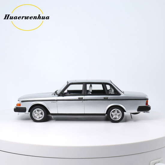 DNA1:18 Volvo 244 turbo 